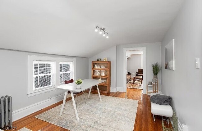 Building Photo - 35 Hazelwood Rd
