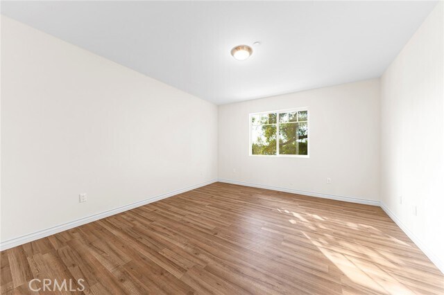 Building Photo - 5639 Huntington Dr