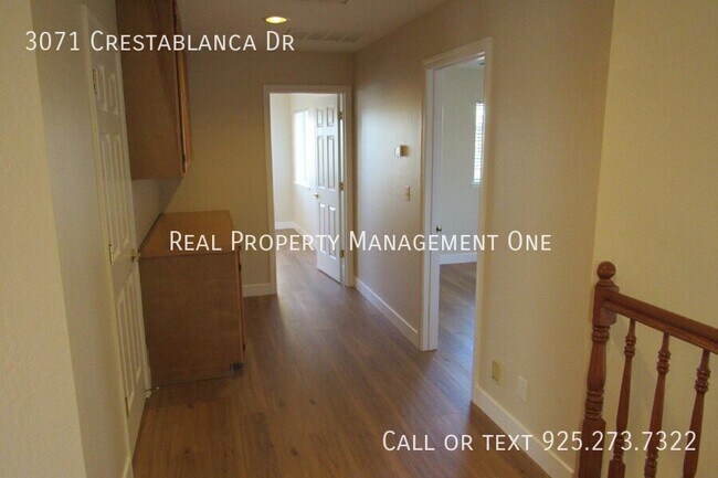 Building Photo - 3071 Crestablanca Dr