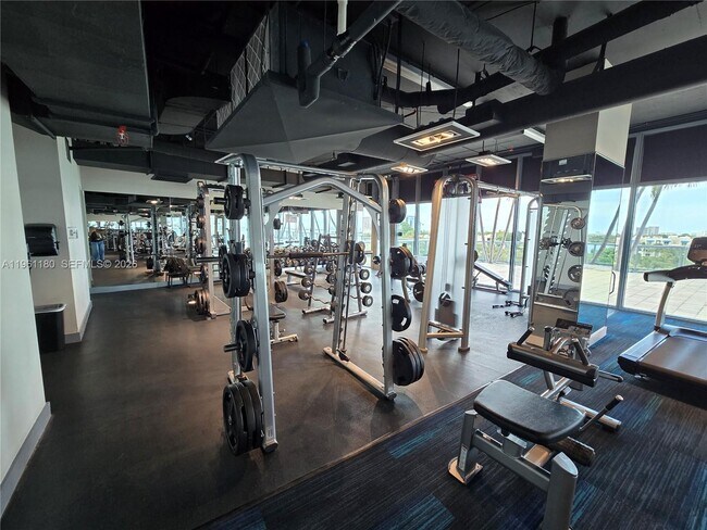 Building Photo - 601 NE 36th St