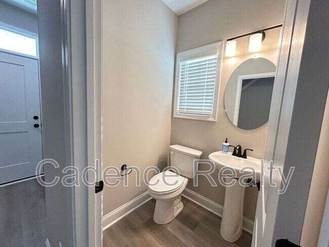 Building Photo - 1637 Grey Cliff Run