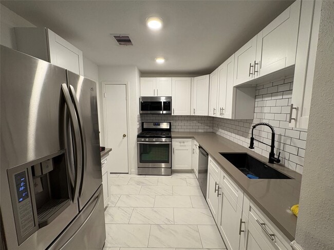 Building Photo - 1203 Rock Canyon Dr
