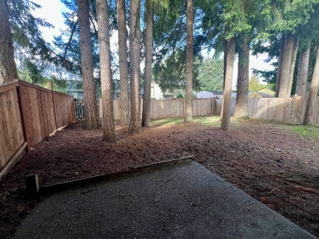 Building Photo - Pet Friendly 3 BD Townhome