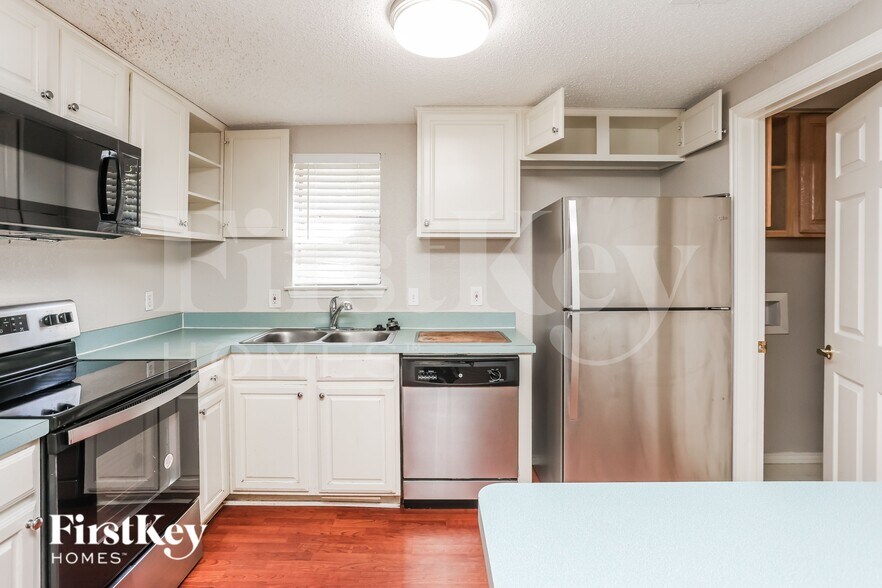 Building Photo - 5902 Silverpoint Ct