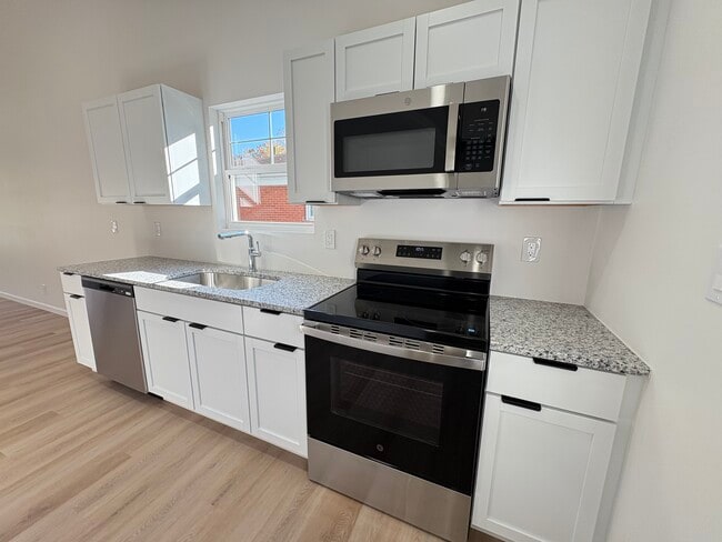 Building Photo - Hillside Dr