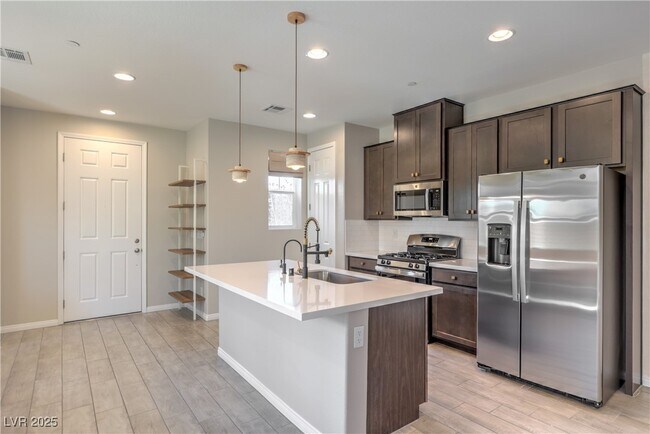 Building Photo - 904 Cottonwood Hl Pl