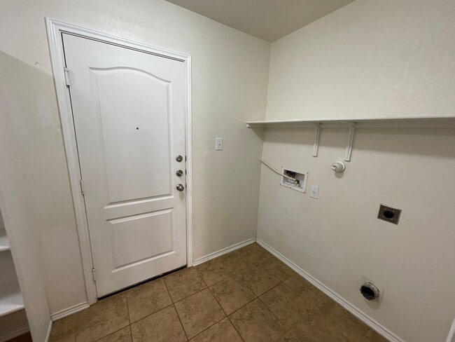 Building Photo - Beautiful 3 bedroom/2 bath in Legend Point!