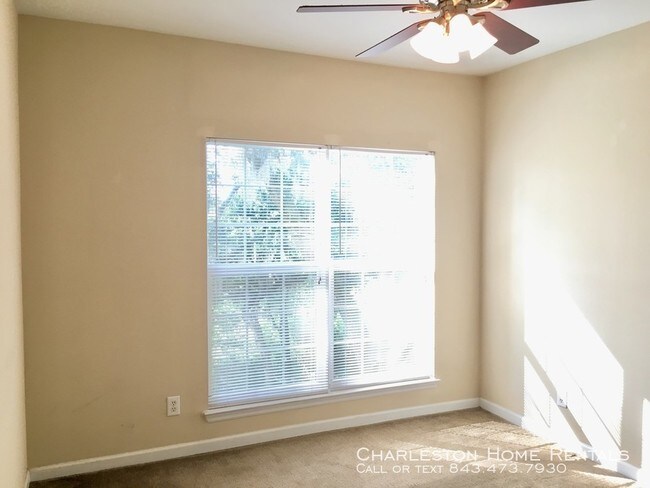 Building Photo - 700 Daniel Ellis Dr
