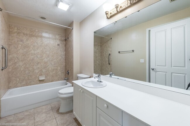 Building Photo - WALKING DISTANCE TO SUNSEEKER RESORT AND P...