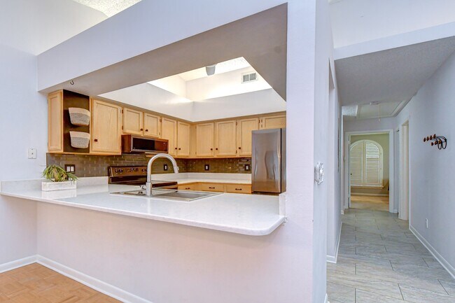 Building Photo - 2749 Countryside Blvd
