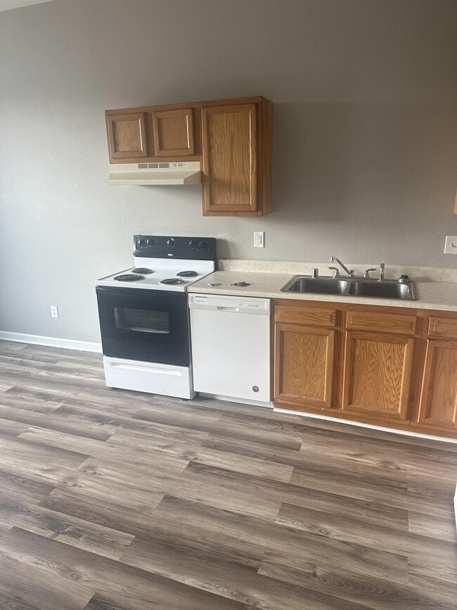 Building Photo - 110 S Webster Ave