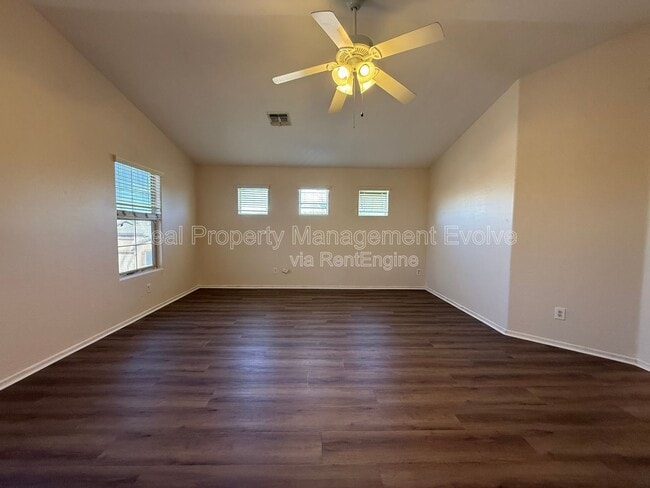 Building Photo - 1677 S Peppertree Dr