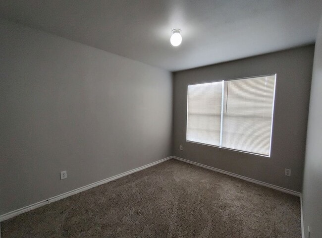 Building Photo - Townhouse with Attached Garage and Backyard