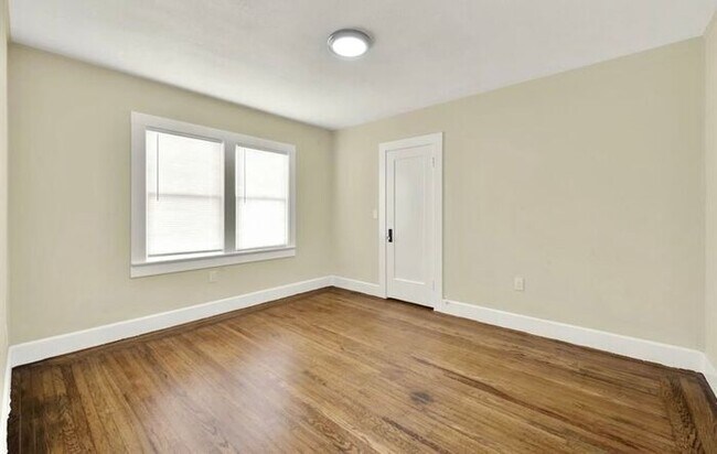 Building Photo - Beautifully Updated 3 Bed 2 Bath House in ...