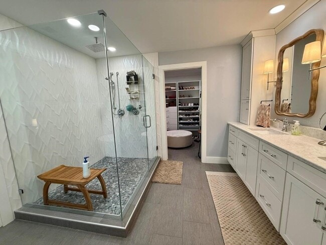 Building Photo - 1833 Pandora Dr