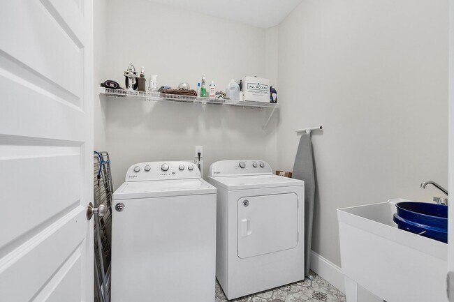 Building Photo - Wyndwater Home Available!