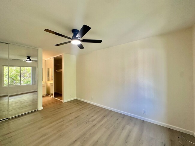Building Photo - Indulge in coastal living in this beautifu...