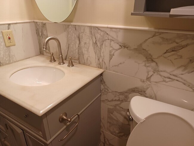 Building Photo - 151 Bittersweet Ln