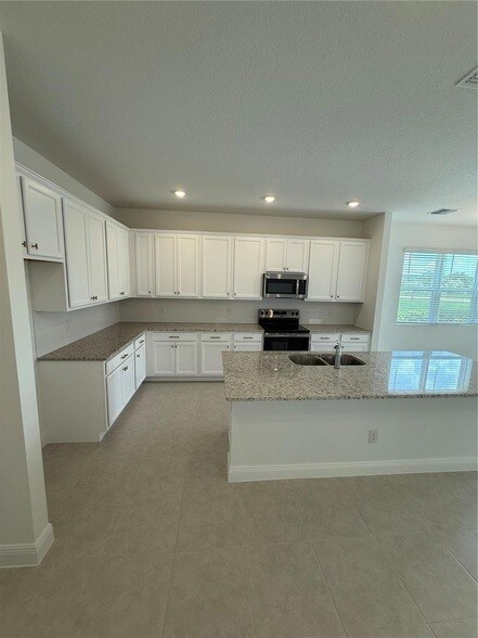 Building Photo - 2313 Broadbrook Dr