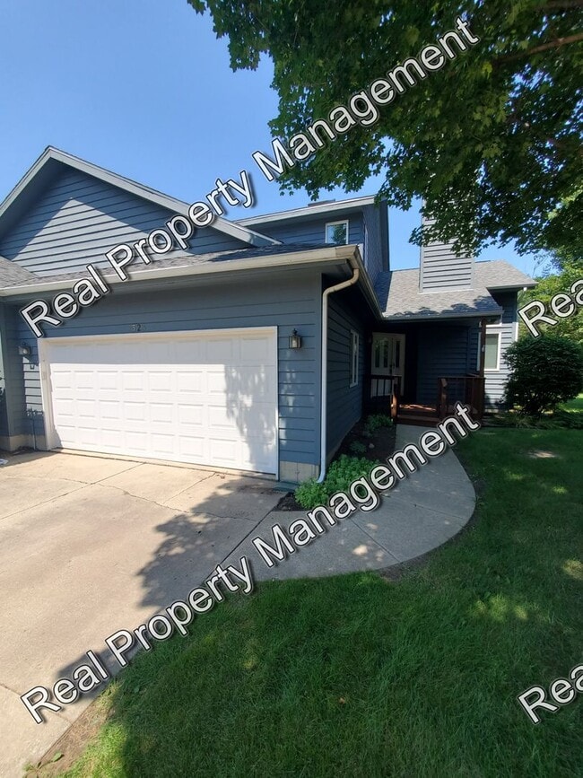 Building Photo - Spacious Chesterton Condo