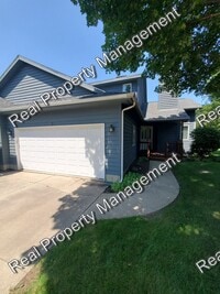 Building Photo - Spacious Chesterton Condo