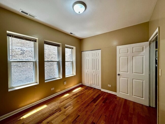 Building Photo - 1528 N Avers Ave