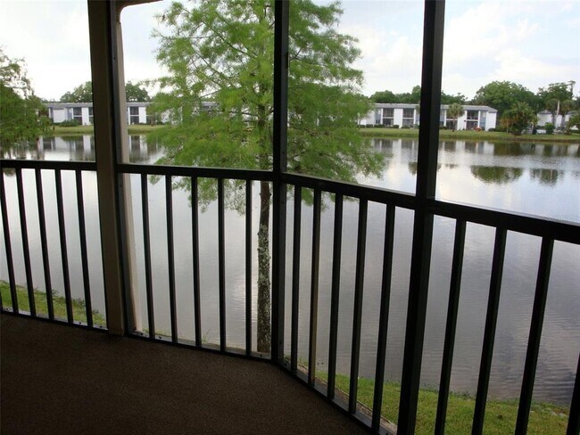 Building Photo - 270 Woodlake Wynde