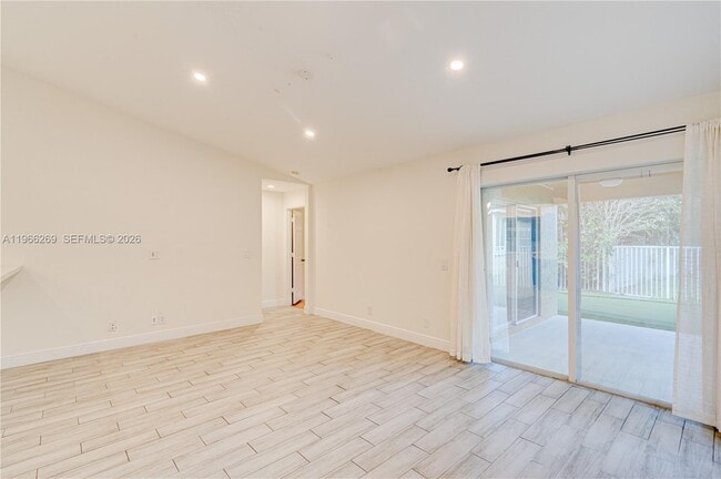 Building Photo - 1121 Golden Cane Dr