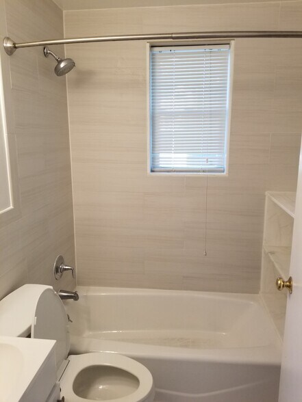 Building Photo - 4 2nd St