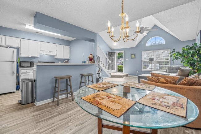 Building Photo - Modern Comfort in the Heart of Chesapeake ...