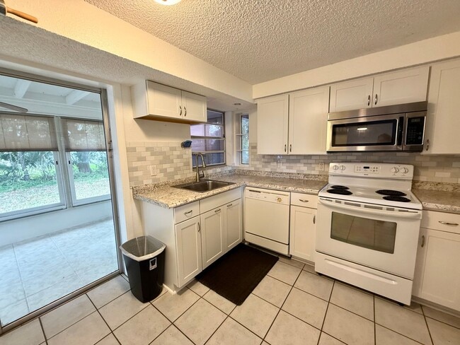 Building Photo - Charming 3-Bedroom, 2-Bath Home in the Hea...