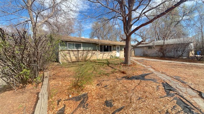 Building Photo - 2 Bedroom Bungalow in Fort Collins!