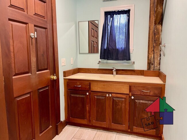 Building Photo - 118 S Main St