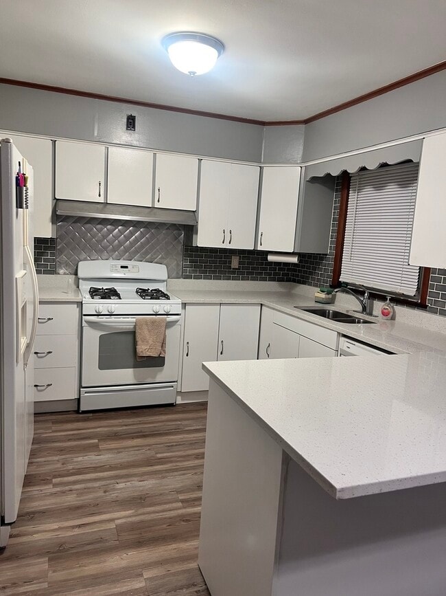 Building Photo - 1160 W Marion St