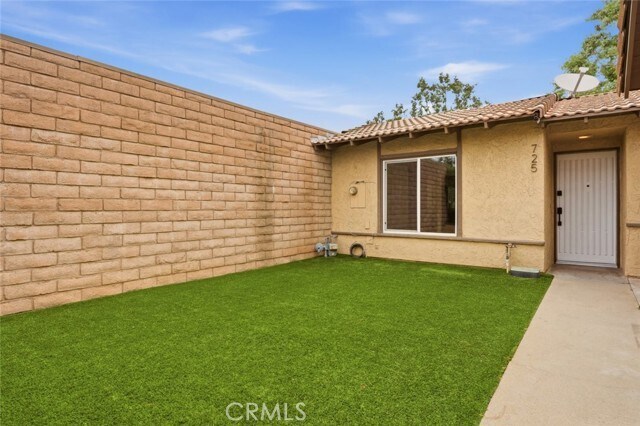 Building Photo - 725 Palomares Ave
