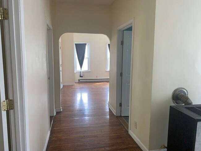 Building Photo - 549 4th St