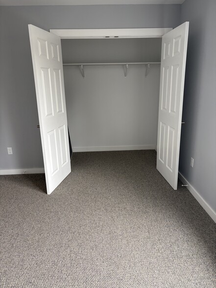 Building Photo - 867 Upper Pleasant Valley Rd