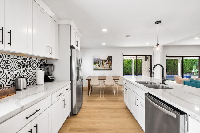 Building Photo - 1433 E Caleta Way