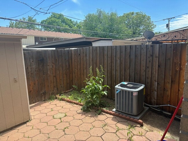 Building Photo - Updated 3bd/2.5ba Townhome in Lakewood
