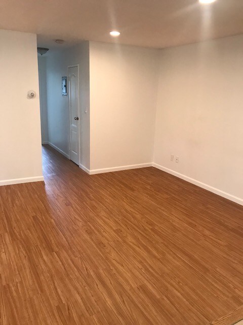 Building Photo - 1 Hemlock Dr