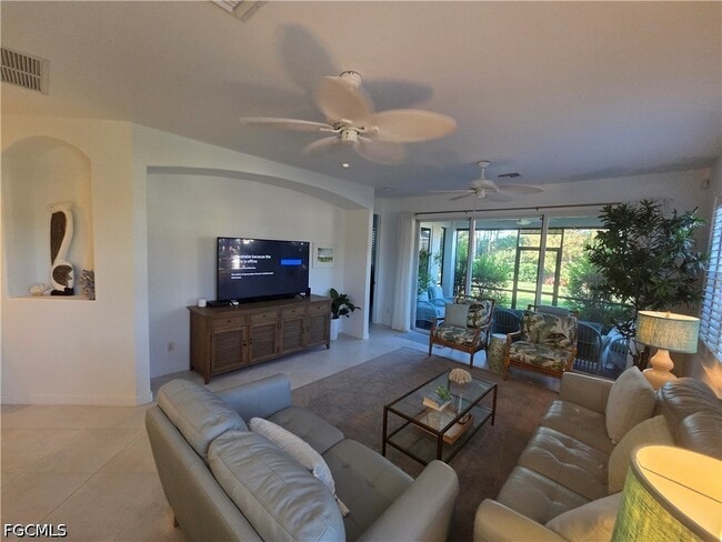Building Photo - 10640 Camarelle Cir