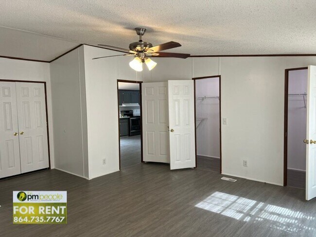 Building Photo - 3/2 Easley Home in Great Location! Easy access to 123, 153, and 85!