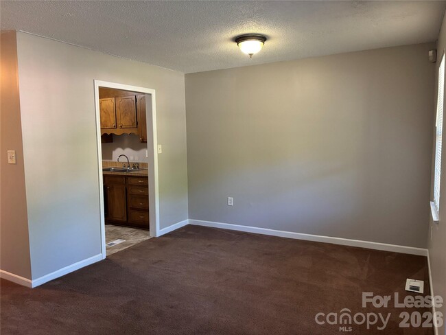 Building Photo - 3633 Driftwood Dr