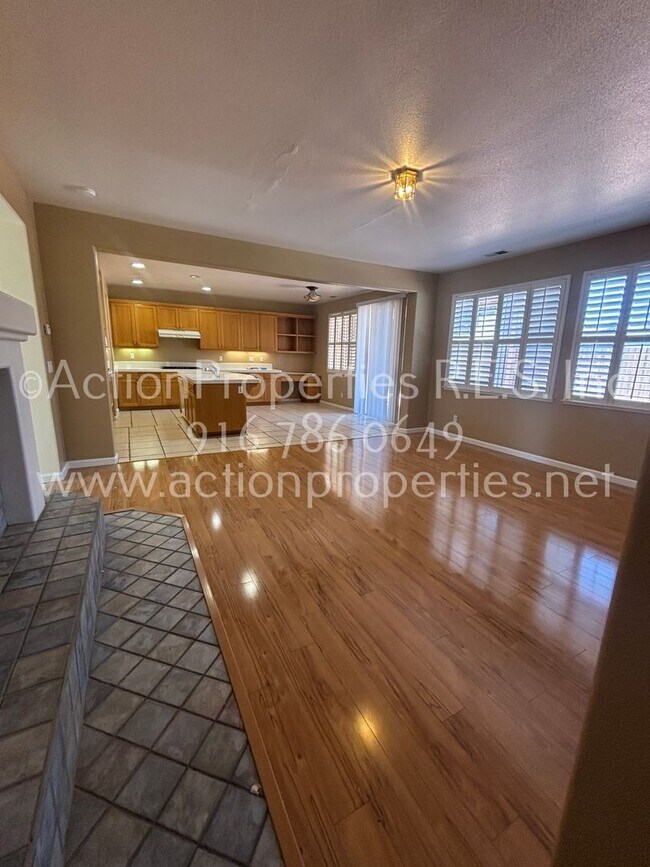 Building Photo - Beautiful West Roseville Home 5 bed 3 bath...