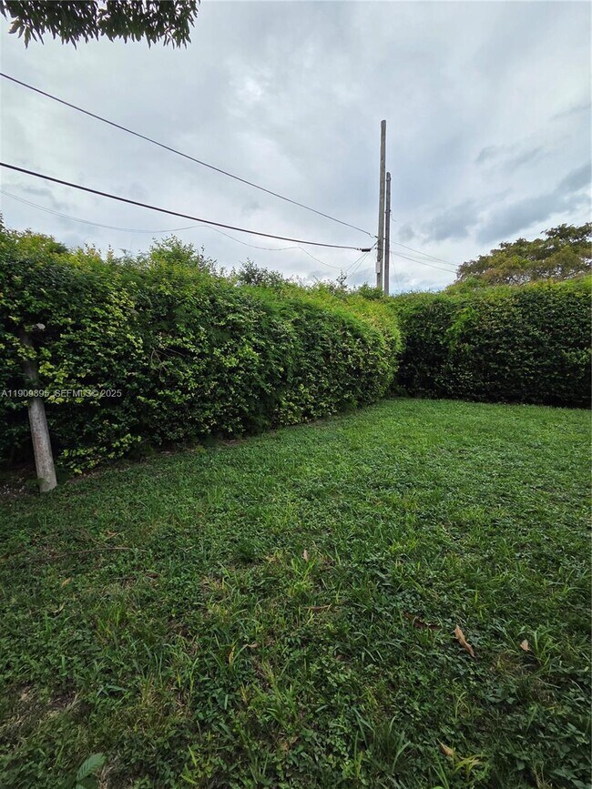 Building Photo - 12220 NE Miami Pl