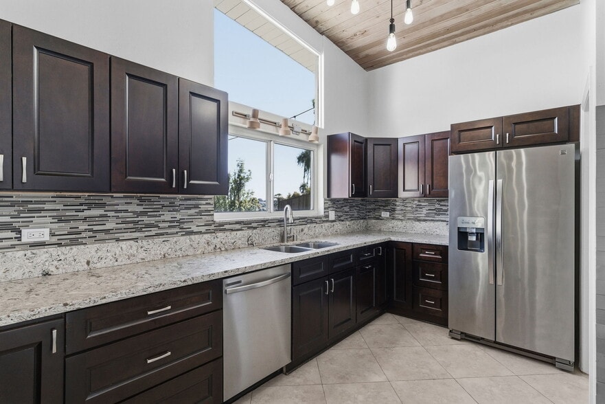 Building Photo - 8335 Sugarman Dr