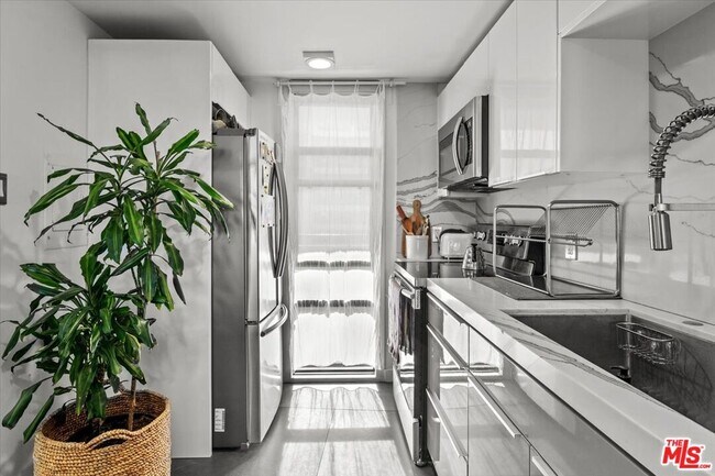 Building Photo - 4316 Marina City Dr