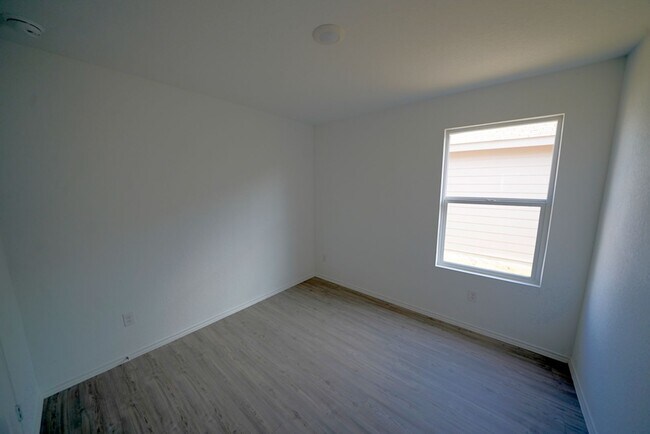 Building Photo - Gorgeous like-new home Available for Rent in Converse! Realtor Commission: $500