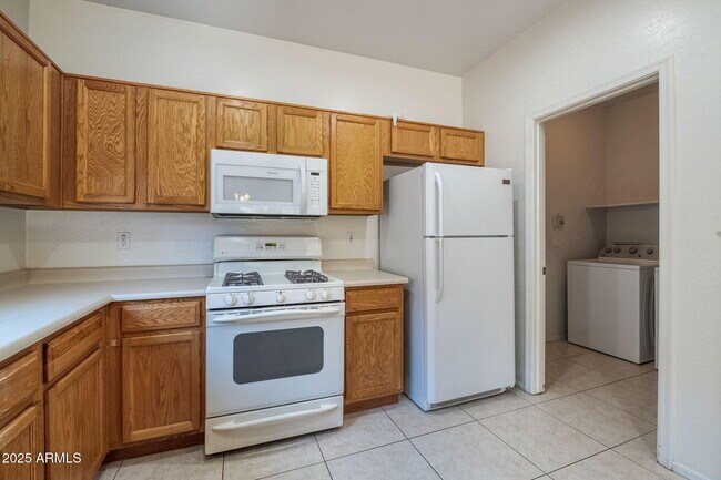 Building Photo - 4618 W Cottontail Rd