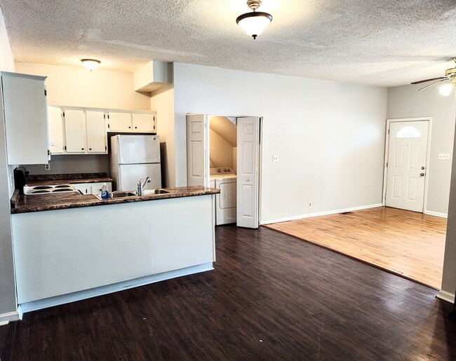 Building Photo - "Charming 3-Bedroom Retreat with Hardwood ...